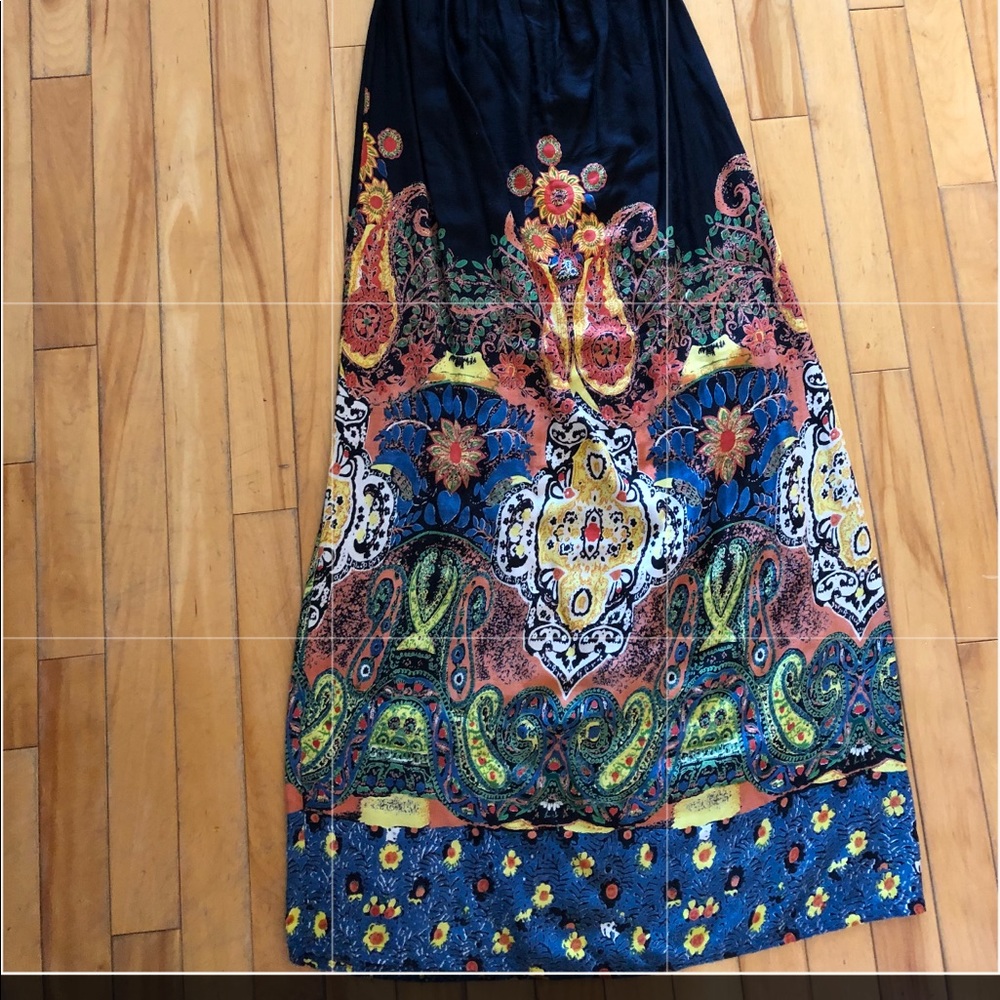 Colorful maxi dress with necklace